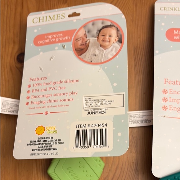 Vibrant Red and Green Holiday baby toys with Santa and Tree Designs - Picture 8 of 8